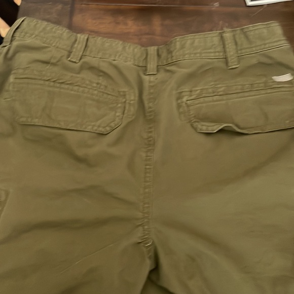 IZOD cargo shorts - Picture 4 of 5